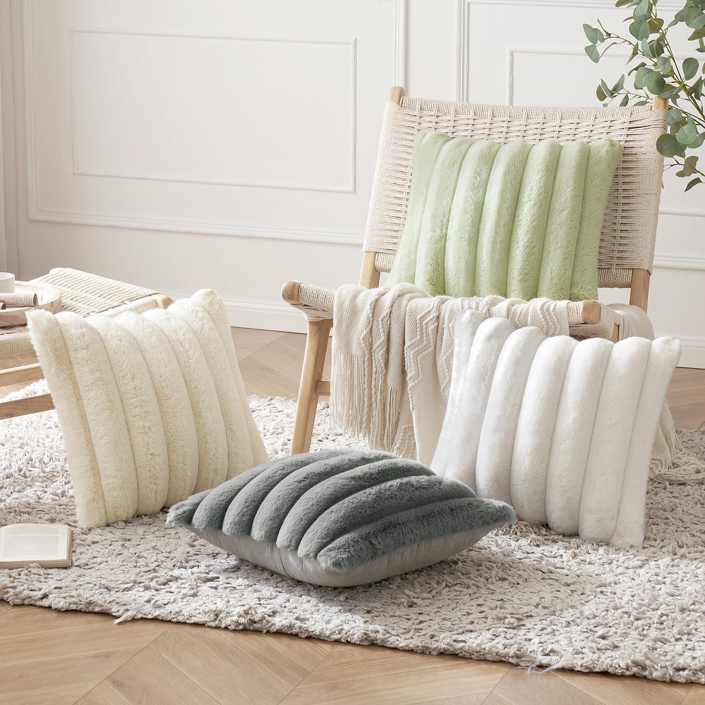 MIULEE 2er Set Plüsch Kissenbezüge Kunstpelz Dekorative Kissenhüllen Modern Sofakissen Boho Couchkissen für Wohnzimmer Sofa Schlafzimmer 40x40 Weiß